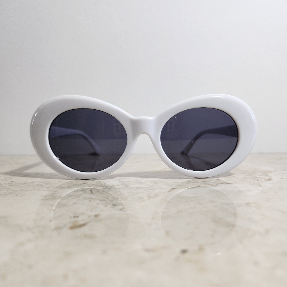 🆕️White Oval Retro Sunglasses with Black Lenses